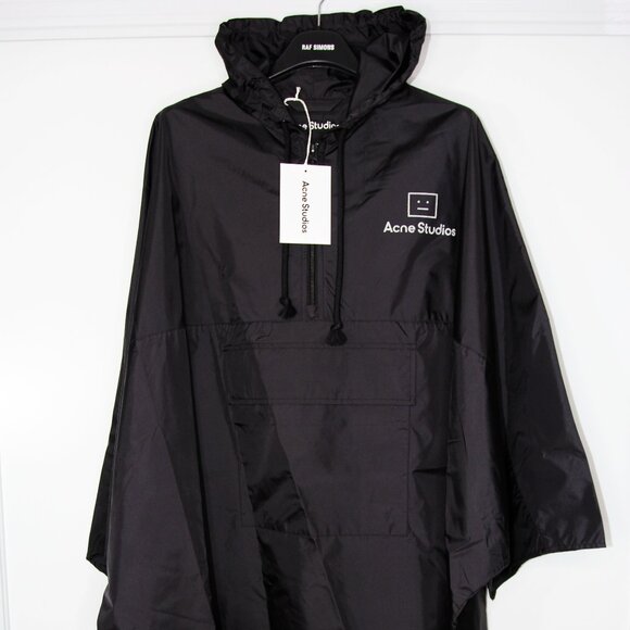 BNWT AW20 ACNE STUDIOS REFLECTIVE FACE MOTIF PONCHO S/M - Picture 2 of 15